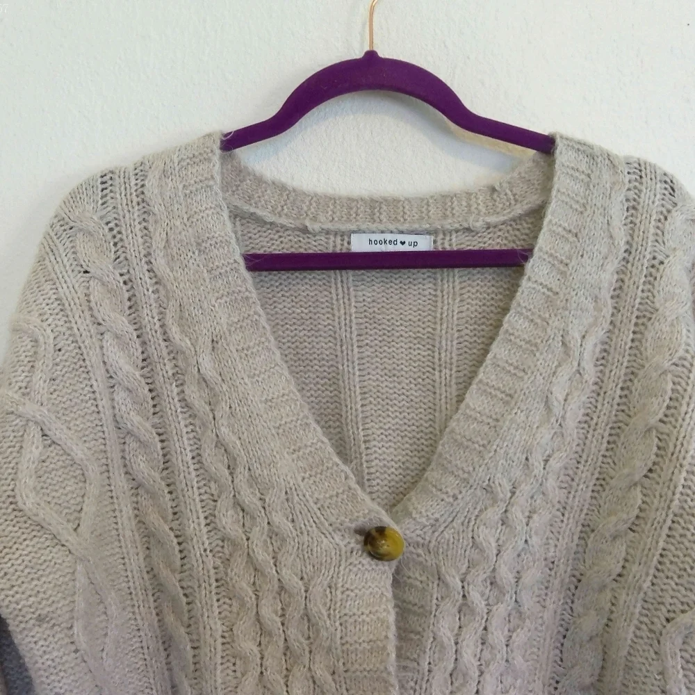 HOOKED UP CABLE KNIT SWEATER - Picture 5 of 8